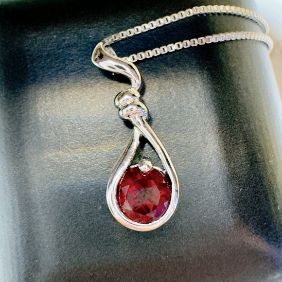 Estate Jewelry - Vintage Unique Garnet Sterling Silver 925 Pendant with 14K gold Rhodium Finish